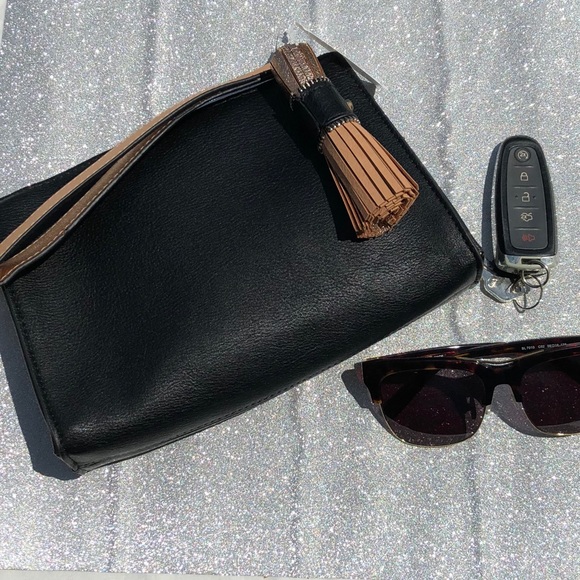 Neiman Marcus Handbags - Large Pebbled Leather Clutch/Wristlet Purse, Bag